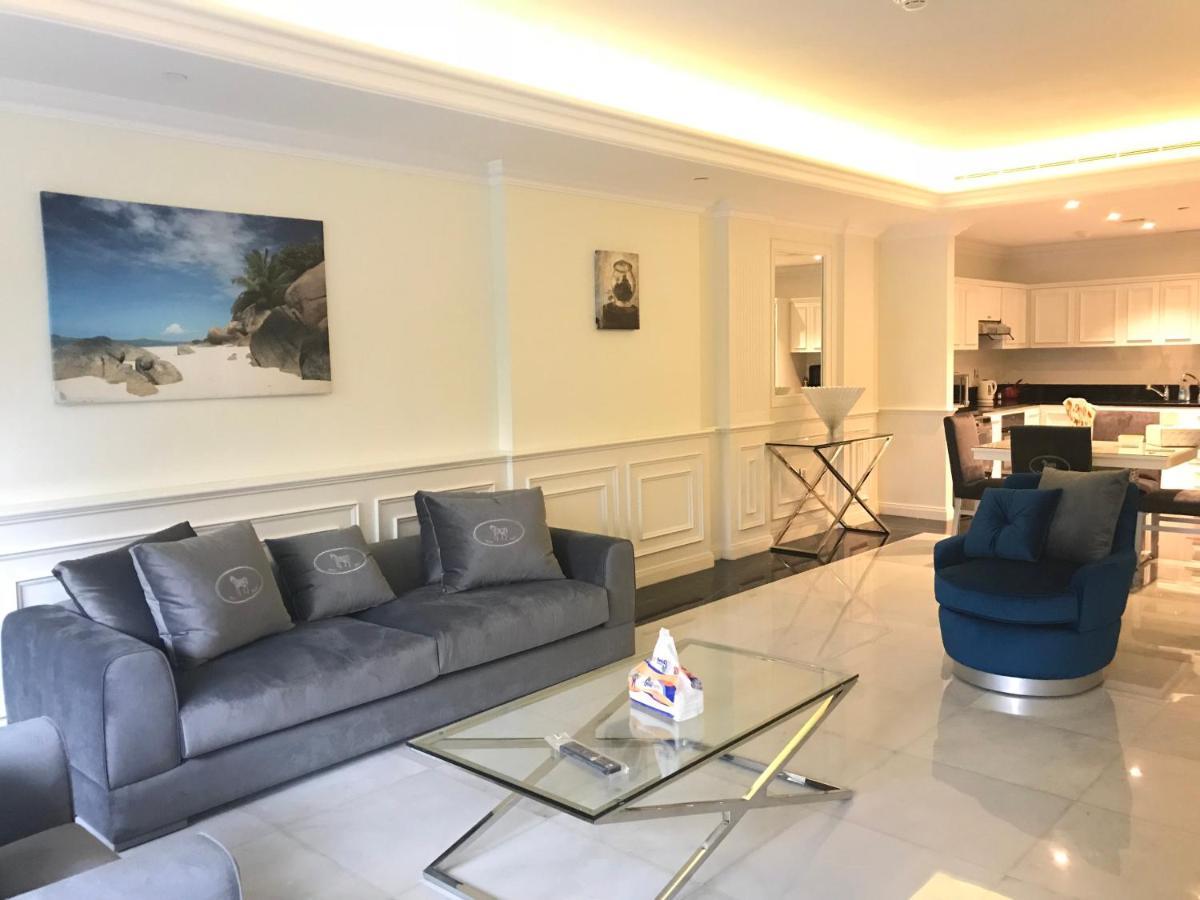 Versace Tower Luxury Suites - Downtown Beirut Exterior photo